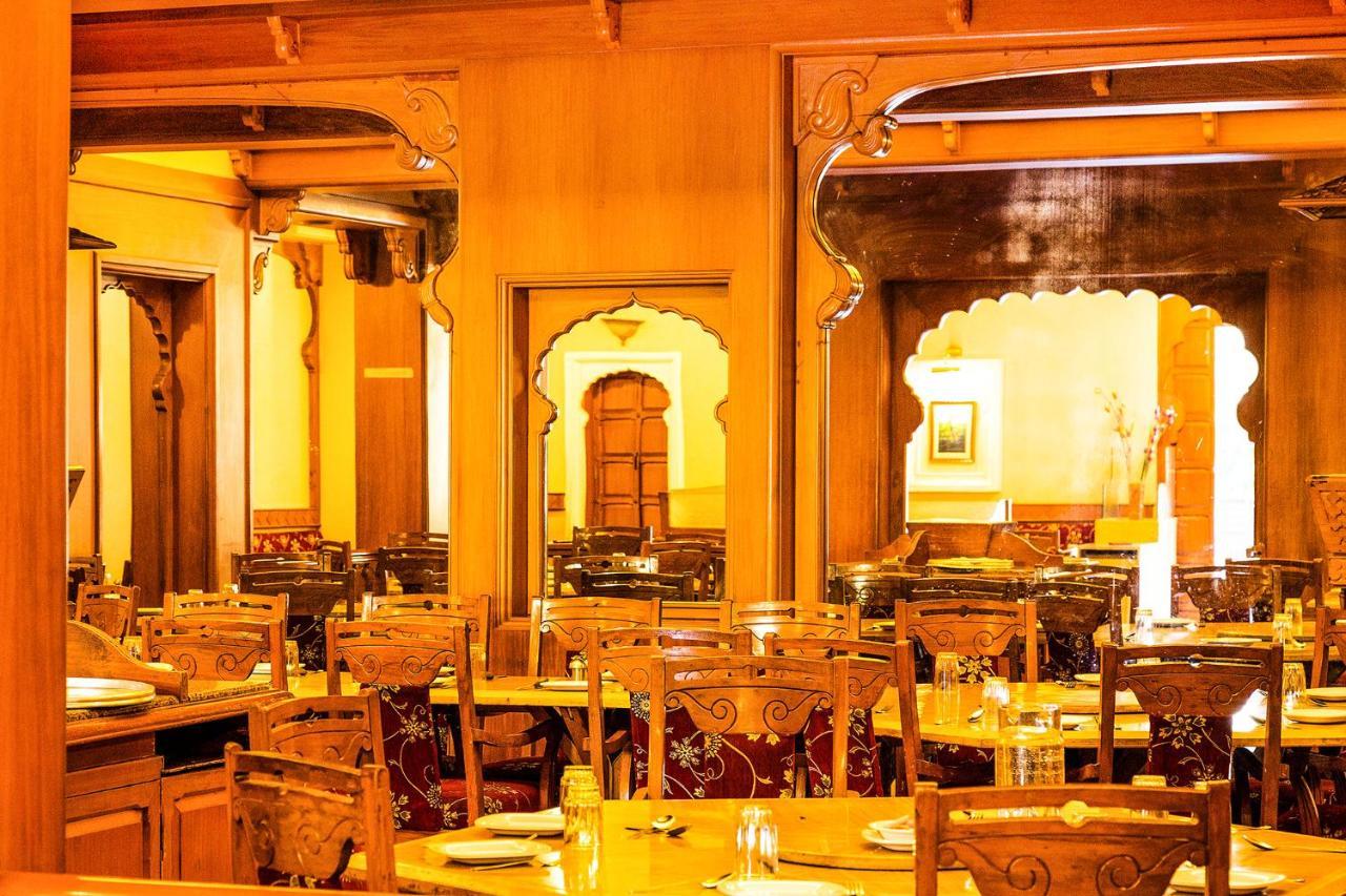 Collection O Hotel Rajwada Near The Pavillion 푸네 외부 사진