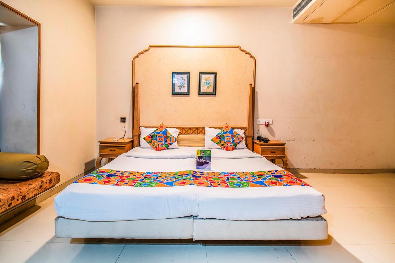 Collection O Hotel Rajwada Near The Pavillion 푸네 외부 사진