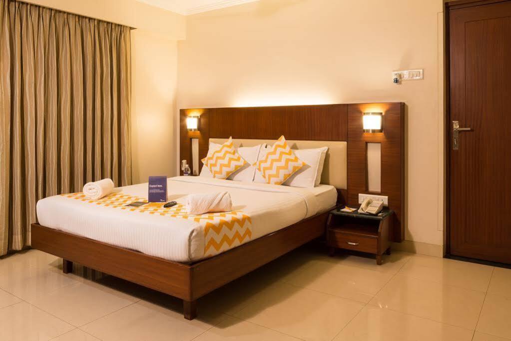 Collection O Hotel Rajwada Near The Pavillion 푸네 외부 사진